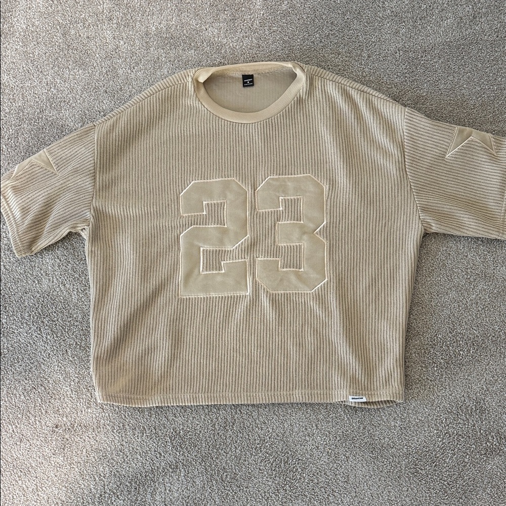 Beige Ribbed crew neck sweater size Medium